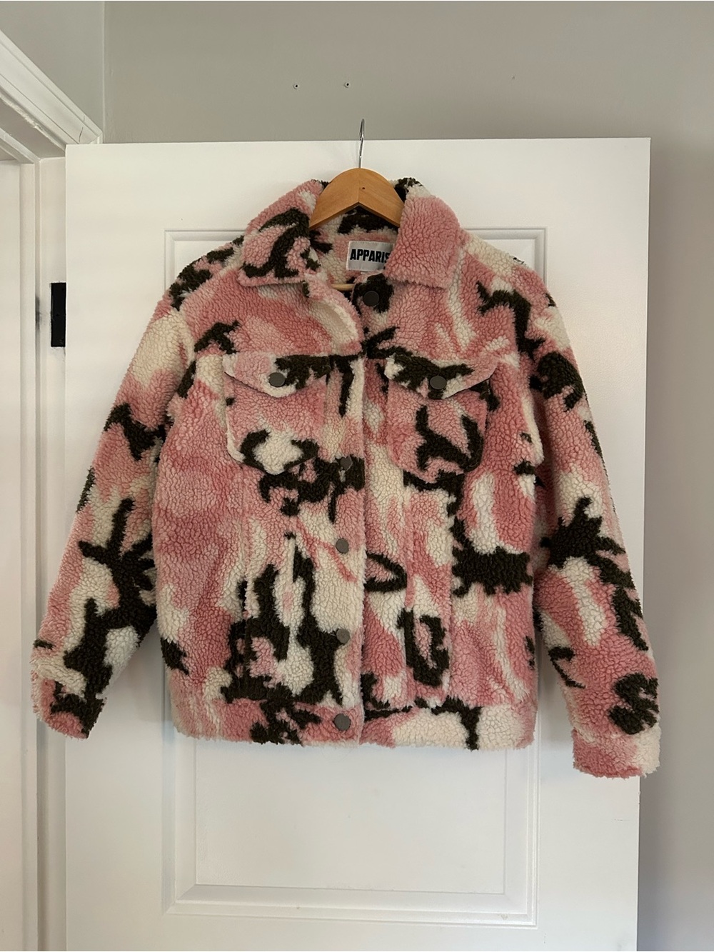 APPARIS Teresa Camo Faux Shearling Jacket in Pink, Size XS